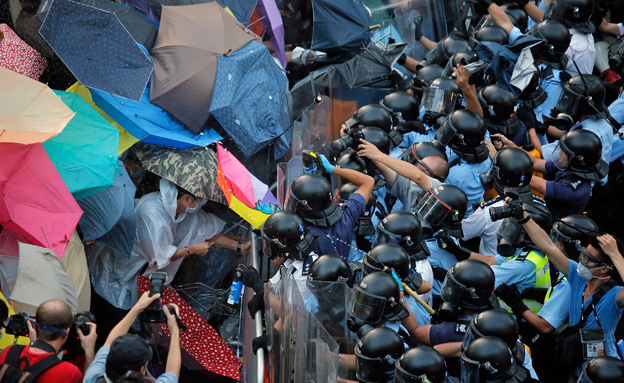 עימותים בהונג קונג (צילום: AP)