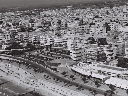 קו החוף של תל אביב 30.04.1947   (צילום: זולטן קרוגר, לע''מ)