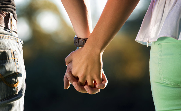 זוג מחזיק ידיים (צילום: אימג'בנק / Thinkstock)