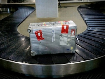 טיפים חכמים לבית - מדבקת שביר למזוודה (צילום: www.baba-mail.co.il)