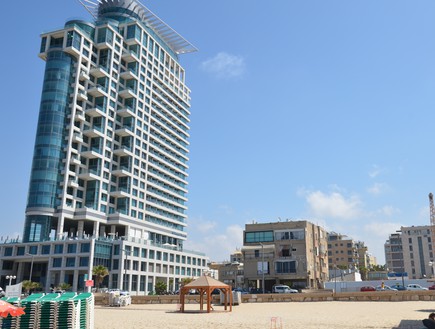 הבניין האחרון על חוף ת''א (צילום: גור וולנר)