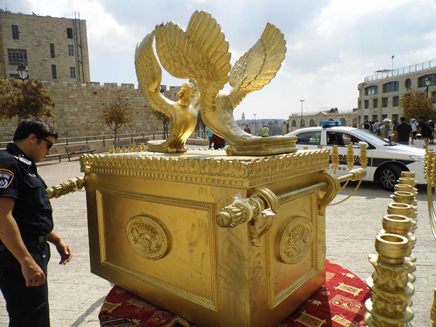 הארון שהובא לירושלים (צילום: וואפי לנד)
