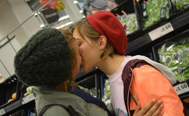 מחאת נשיקות, סיינסבורי (צילום: מתוך , KateRiep_Godbye)