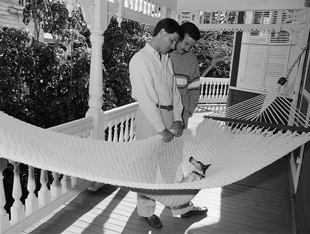 Trip and Alan, Key West, FL, 1988 (צילום: Sage Sohier 2014)