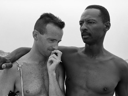 Reno and Lee, Fire Island, 1988 (צילום: Sage Sohier 2014)