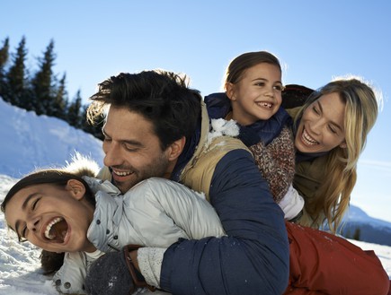 משפחה בחופשת סקי (צילום: Bruno Van Loock, באדיבות קלאב מד)