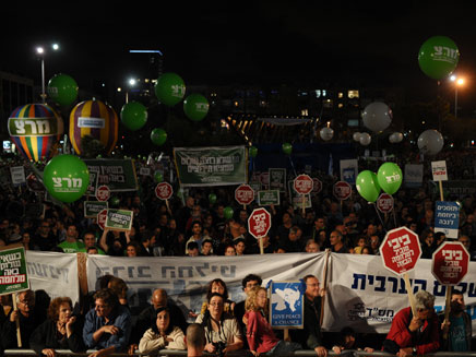 אלפים בכיכר רבין, הערב (צילום: בן קלמר)