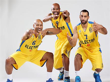 רנדל עם סמית' וטיוס. צוברים תאוצה (gettyimages) רנדל עם סמית' וטיוס. צוברים תאוצה (gettyimages)