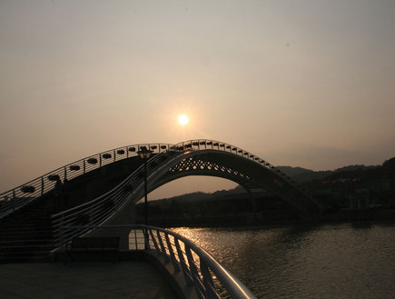 המלון העגול בסין (צילום: HOTEL SHERATON HUZHOU HOT SPRING)