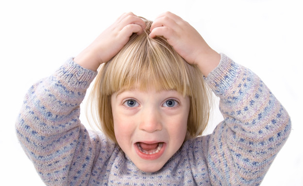 ילד מגרד בראש (צילום: אימג'בנק / Thinkstock)
