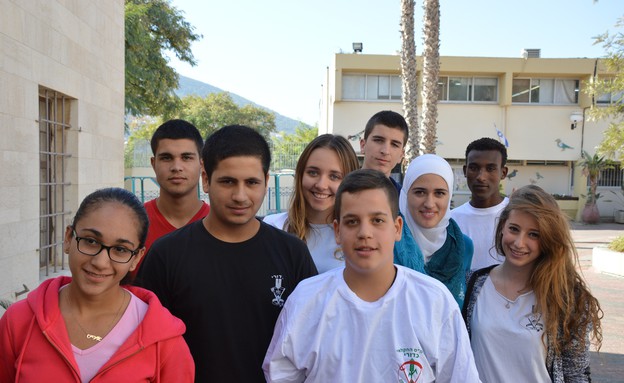 תלמידיו של מג'יד פארג' בבית ספר כדורי