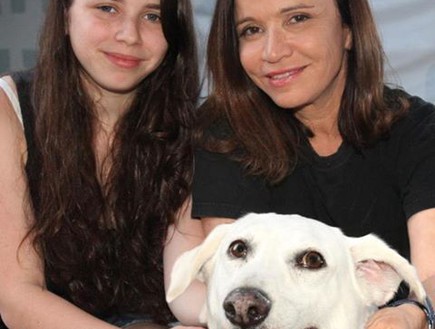 שלי יחימוביץ, בתה רמה והכלב (צילום: דף הפייסבוק של שלי יחימוביץ')
