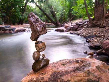 ערימת אבנים (צילום: Gravity Glue)