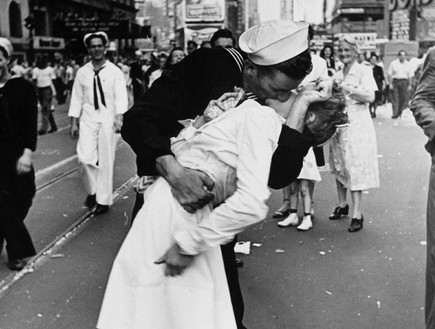 יום הניצחון על יפן בכיכר טיימס (צילום: ויקיפדיה)