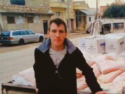 קסיג בזמן שהותו בסוריה (צילום: סירטון דאעש, יוטיוב)
