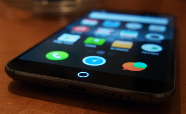 אנדרואיד עם עיצוב של אייפון. Meizu MX4 (צילום: ניב ליליאן, NEXTER)