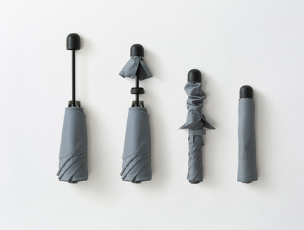 מטריות - הכיסוי מוחבא מתחת לידית (צילום: Akihiro Yoshida)
