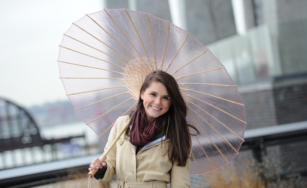 מטריות - מטריה שקופה בהשראת שמשיות עץ   (צילום: thebrelli.com)