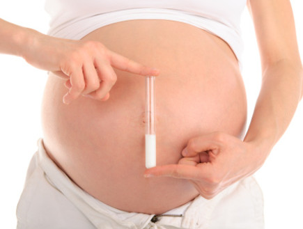 בהריון עם מבחנה (צילום: Thinkstock)