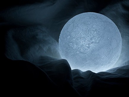 החמישייה 1.12, מנורת ירח (צילום: nosigner)