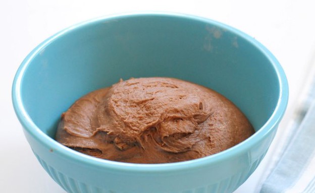 דונאטס שוקולד אפויות עם ציפוי שוקולד - הבצק