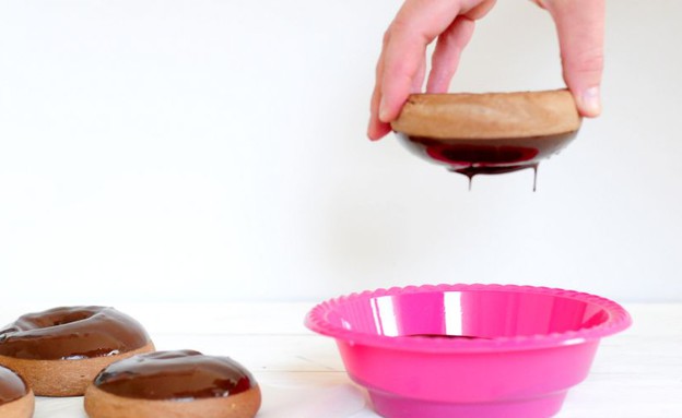 דונאטס שוקולד אפויות עם ציפוי שוקולד - טובלים בשוק