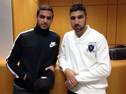 מונאס דאבור ואחמד עאבד הגיעו לתמוך (צילום: ספורט 5)