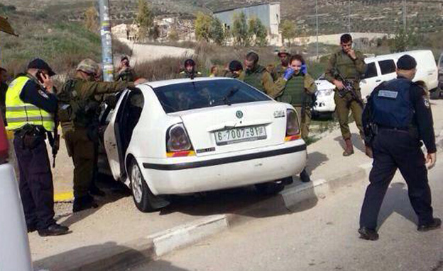 הרכב הפלסטיני סמוך לחטמ"ר שומרון (צילום: דובר צה"ל)
