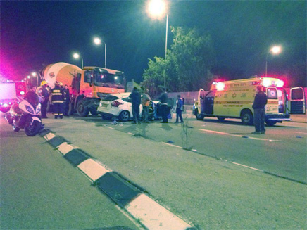 תאונת הדרכים שאירעה ביום חמישי בקריית גת (צילום: מני שלום, תיעוד מבצעי מד