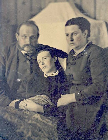 משפחה במאה ה-19 (צילום: ויקיפדיה)