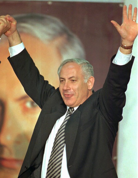 בנימין נתניהו חוגג את ניצחונו בבחירות ב-1996 בנימין נתניהו חוגג את ניצחונו בבחירות ב-1996