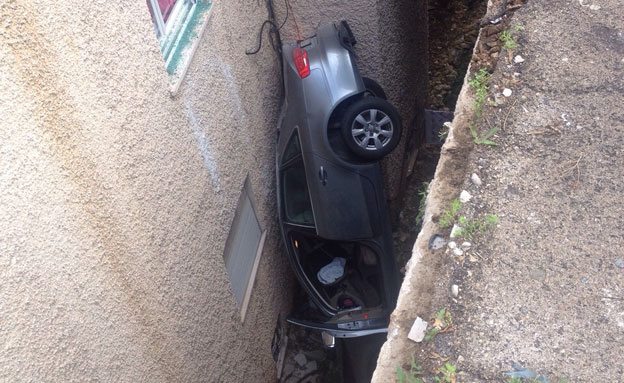 נהגת הרכב נפצעה קל (צילום: חדשות 2)