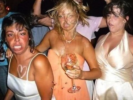 שיכורים במסיבה (צילום: elitedaily.com / buzzfeed.com)