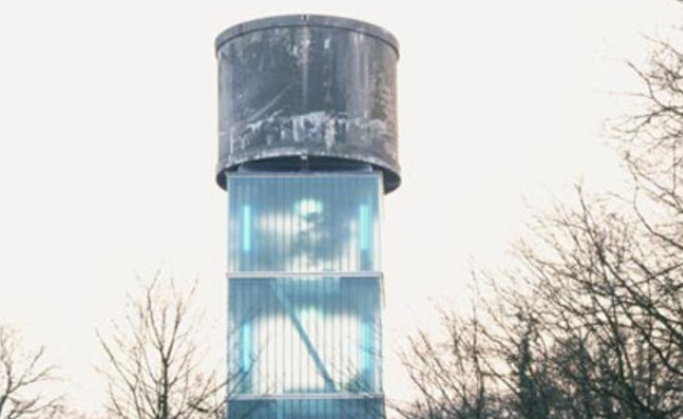 בתים מוזרים בית מינימליסטי במגדל מים נטוש (צילום: CREPAIN BINST OWI)