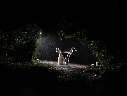 חתונה בגשם (צילום: אליהו ינאי)