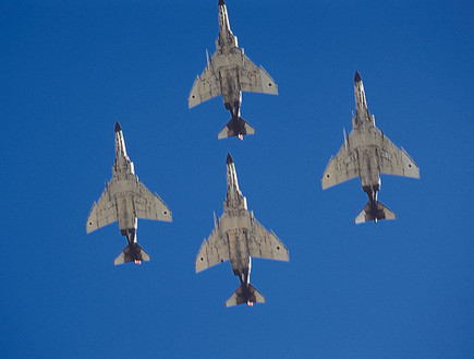 רביעיית מטוסים מסוג פנטום (צילום: אתר חיל האוויר)