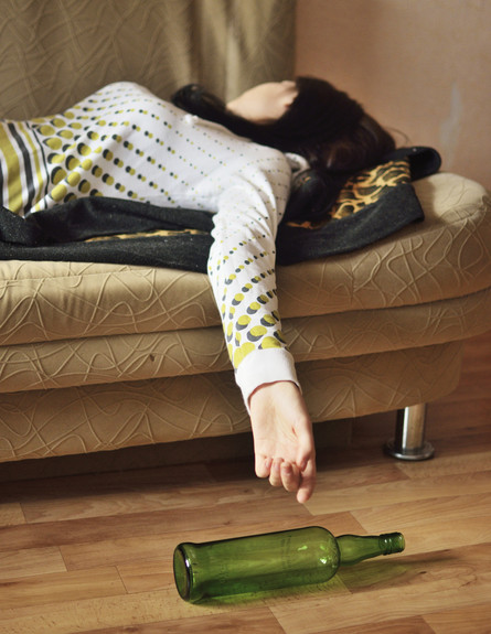 אישה ישנה במלון (צילום: RusN, Thinkstock)