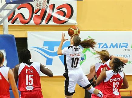 ניצחון חשוב לרמת השרון (לירון מולדובן מנהלת ליגת העל בכדורסל נשים) (צילום: ספורט 5)