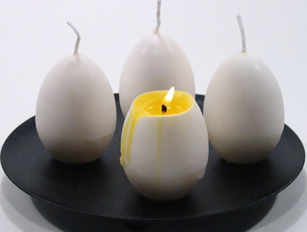 נרות מקוריים, ביצים (צילום: oddee.com)