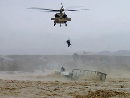 חילוץ בסערה (צילום: אתר חיל האוויר)