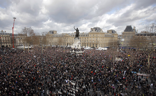 3.7 מיליון איש בעצרת אחת. פריז, היום (צילום: AP)
