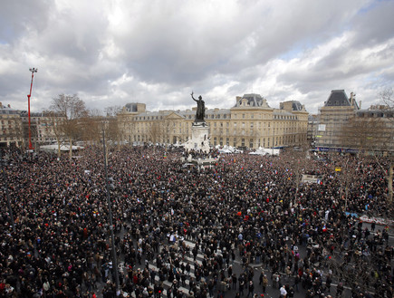 המונים בכיכר הרפובליקה (צילום: ap)