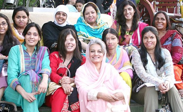 סלון יופ בפקיסטן (צילום: Barcroft India, dailymail.co.uk)