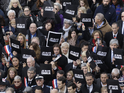 עצרת זיכרון בצרפת (צילום: AP)