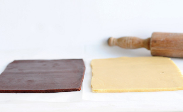 עוגיות שבלול - שני הבצקים מרודדים