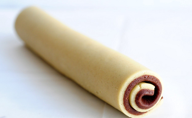 עוגיות שבלול - שני הבצקים מגולגלים