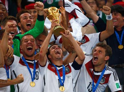 יש לה גביע: גרמניה זכתה במונדיאל! (gettyimages) (צילום: ספורט 5)