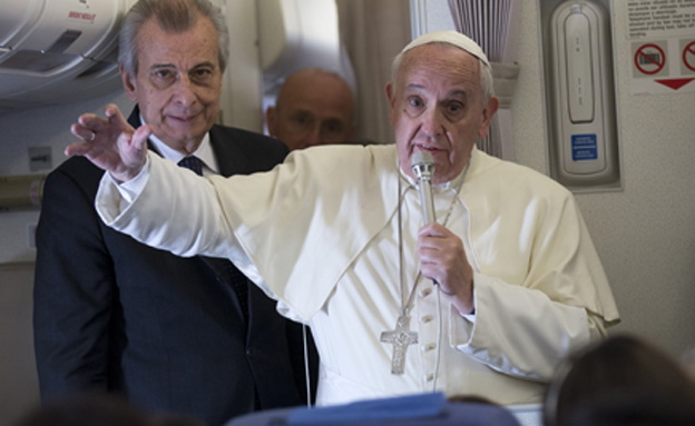 צפו בדברי האפיפיור (צילום: AP)