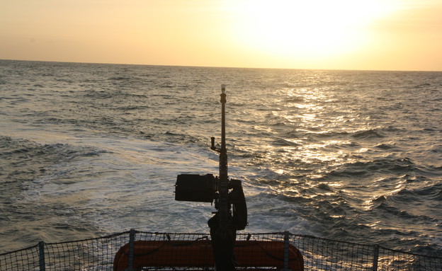 שי לוי על ספינה מסוג שלדג (צילום: שי לוי)