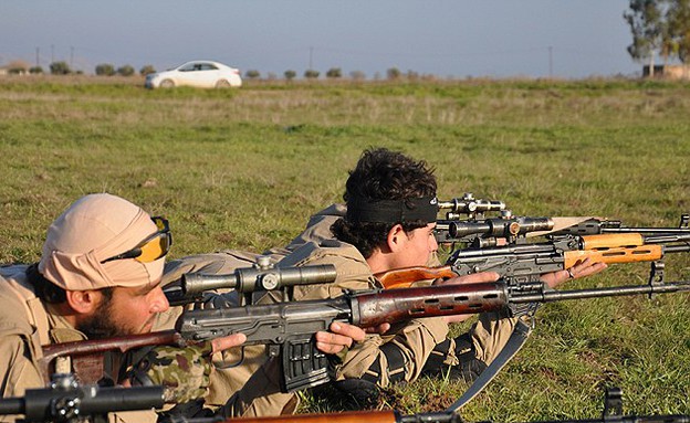 יחידת הצלפים של דאעש (צילום: dailymail.co.uk)